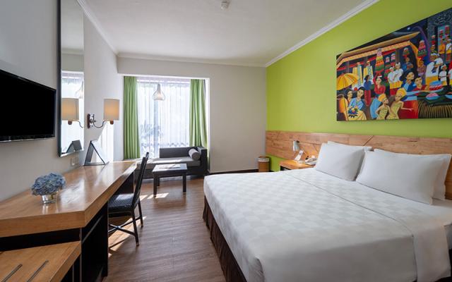 Pool view room (double bed)