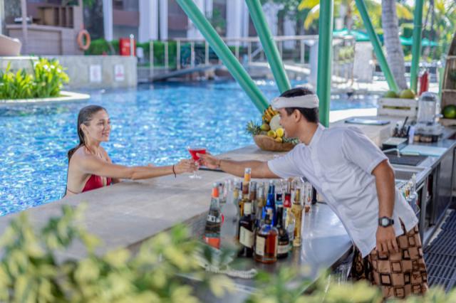 Pool Bar