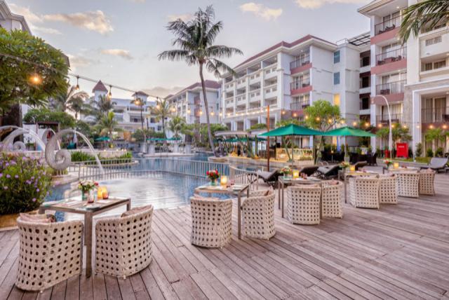 Lagoon Pool Bar