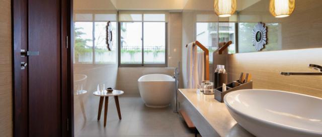 deluxe-bathroom