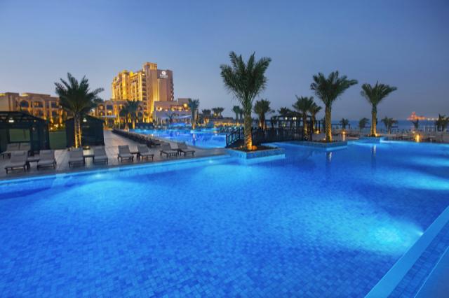 Villa Pool night