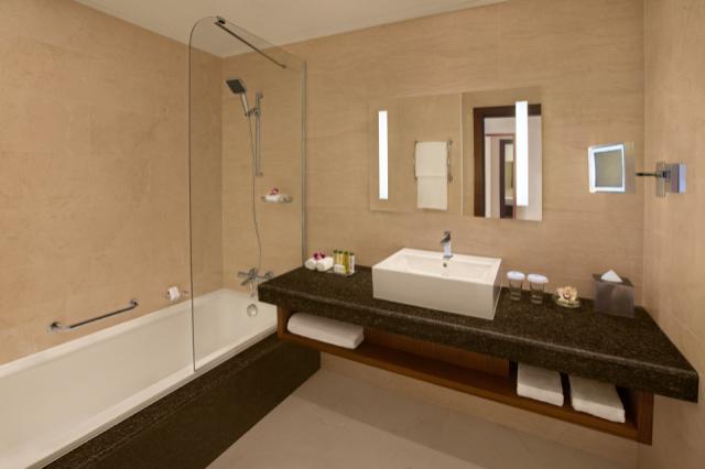 Double Tree Marjan Island - Twin Guest room Bathroom