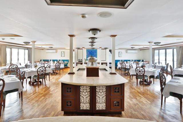 restaurant03-rv-ganges-voyageur-inde-gange-croisieuropejpg