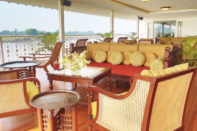 terrasse-plein-air01-rv-ganges-voyageur-inde-gange-croisieurope