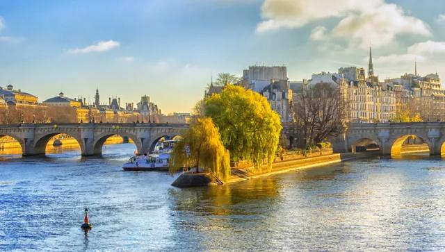 france-seine-paris-croisieurope-slider-pab-esaipp-shutterstock