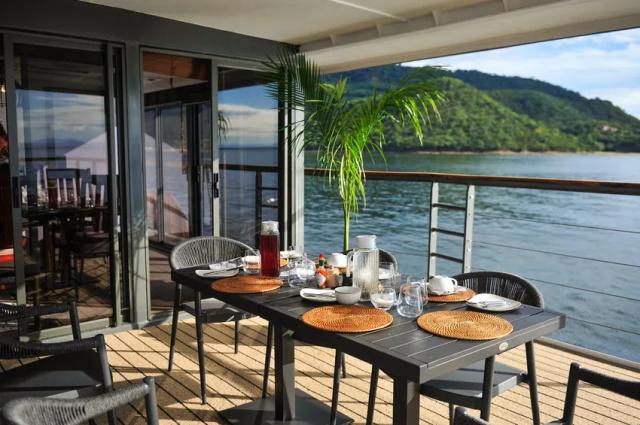 terrasse01-rv-african-dream-zambeze-croisieurope-eric-vancleyne
