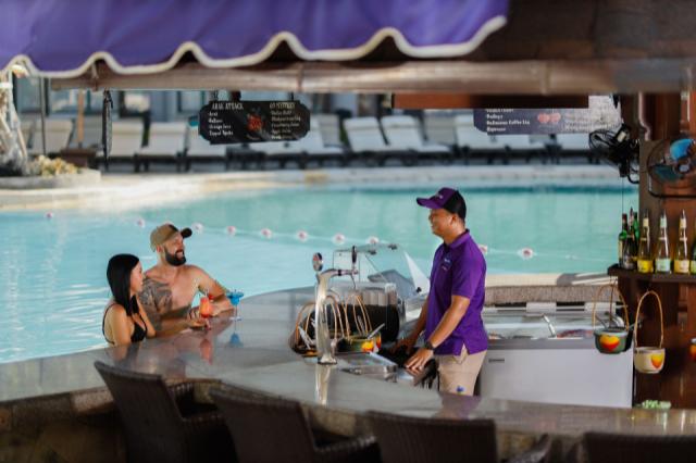 Sunken Pool Bar