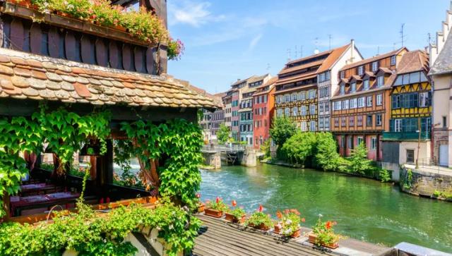 canaux-strasbourg-petite-france-southtownboy-studio-shutterstoc