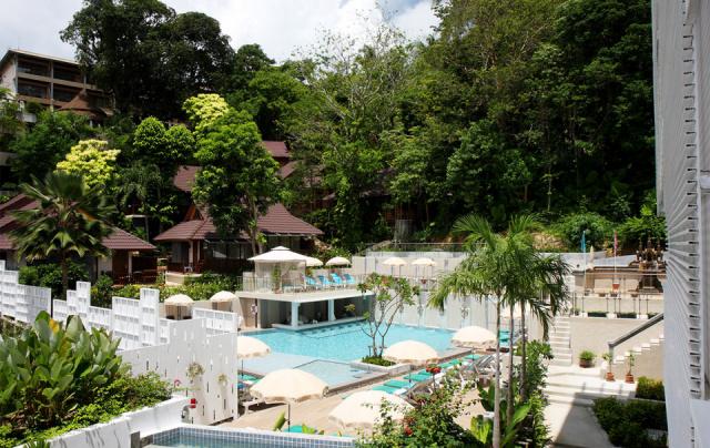 White-Peach-Pool-1