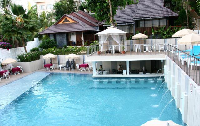 White Peach szárny pool bar