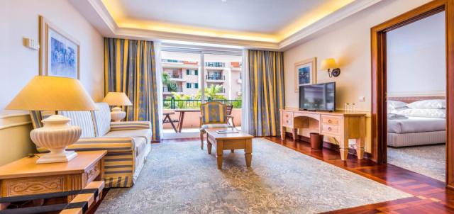 all-inclusive-hotel-funchal-near-beach-rooms-suite1-overview