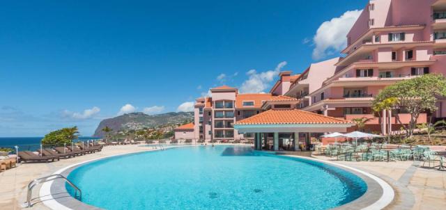 all-inclusive-hotel-funchal-near-beach-pool11-overview