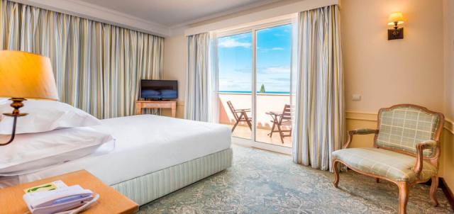 all-inclusive-hotel-funchal-near-beach-rooms-deluxe-mar-overvie