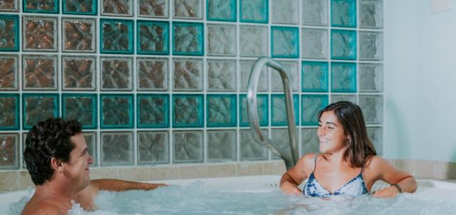 romantic-hotel-in-madeira-jacuzzi