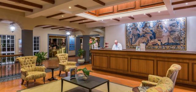 romantic-hotel-in-madeira-lobby