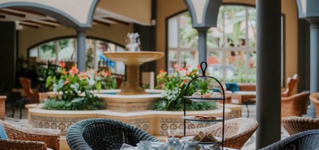 romantic-hotel-in-madeira-garden-inside2