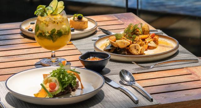 avani_ao_nang_cliff_krabi_orchid_pool_bar_01