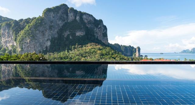 avani_ao_nang_cliff_krabi_pool_view_infinity_pool_closeup1_1920