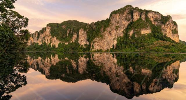 avani_ao_nang_cliff_krabi_pool_view_infinity_pool_sunset_closeu