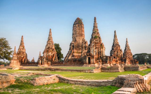 Ayutthaya_ Wat_Chaiwatthanaram,_Ayutthaya,_Thailand