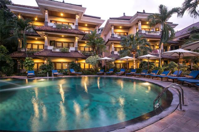 Parigata Resort medence