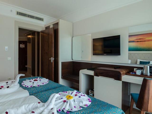The Lumos Deluxe Resort Hotel & Spa