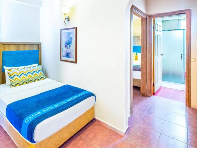 Club Big Blue Suite Hotel