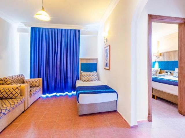 Club Big Blue Suite Hotel