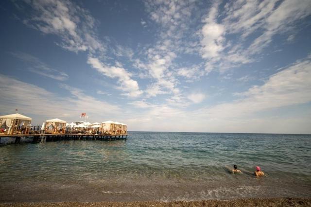 Armas Beach