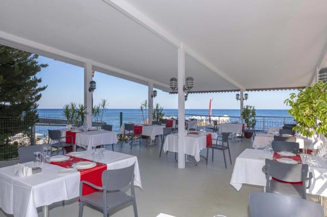 Armas Beach