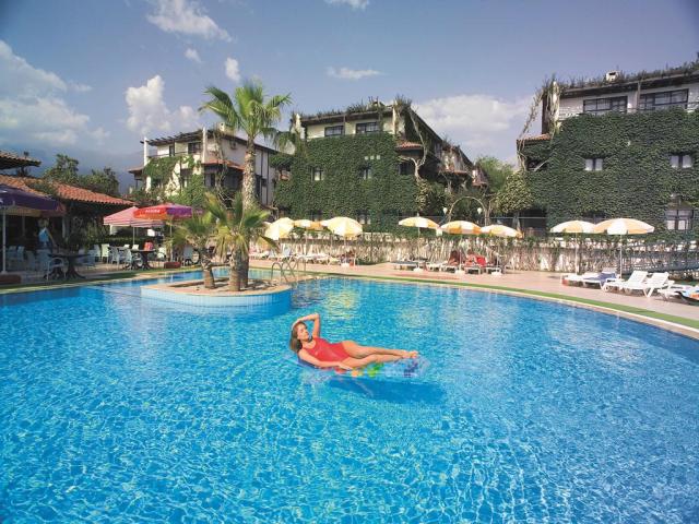Club Titan Hotel
