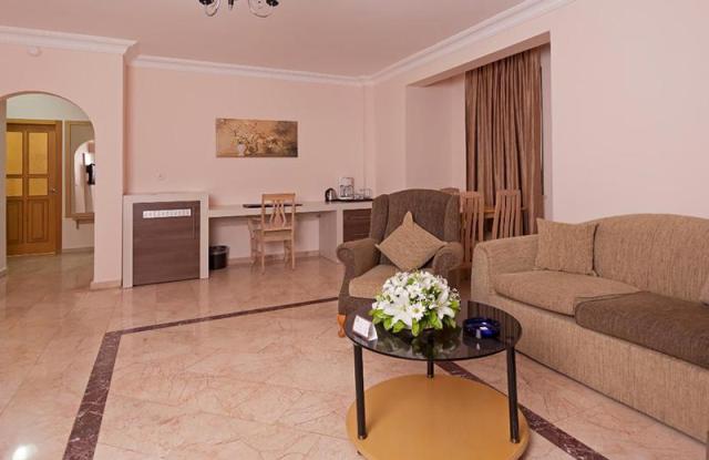 Club Paradiso Resort Hotel