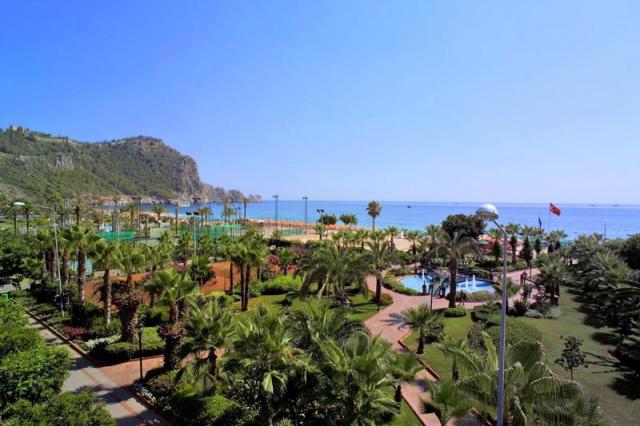 Riviera Hotel & Spa