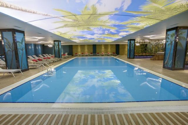 Azura Deluxe Resort & Spa Hotel 