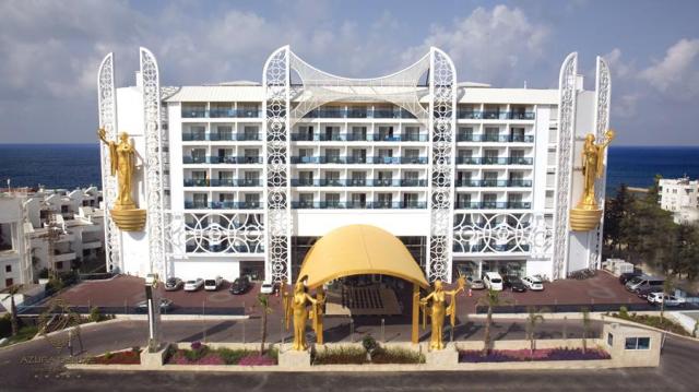 Azura Deluxe Resort & Spa Hotel 