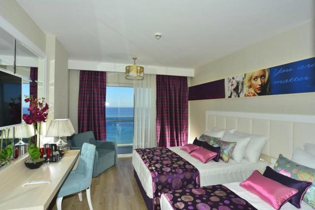 Azura Deluxe Resort & Spa Hotel 