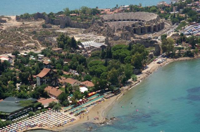 Leda Beach Hotel