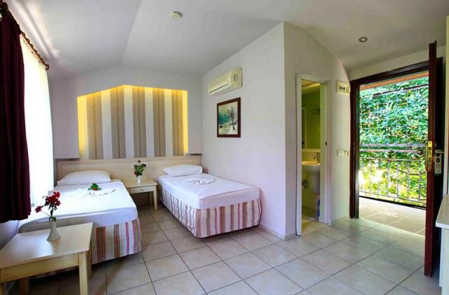 Leda Beach Hotel
