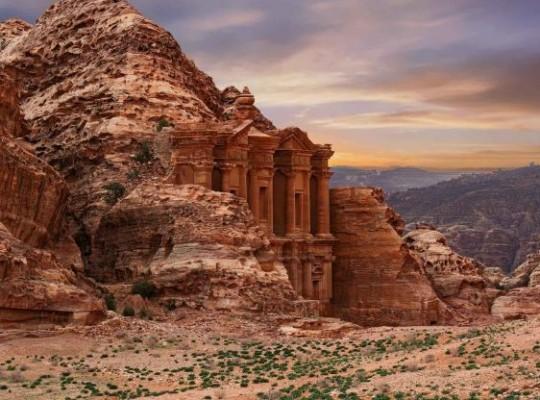 Jordánia: Petra és az ezerszínű sivatag - körutazás magyar idegenvezetővel 2026.04.28.-05.02.