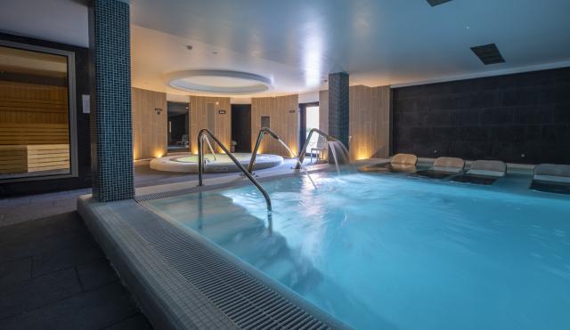 es_blau-_indoor_pool[1].jpg