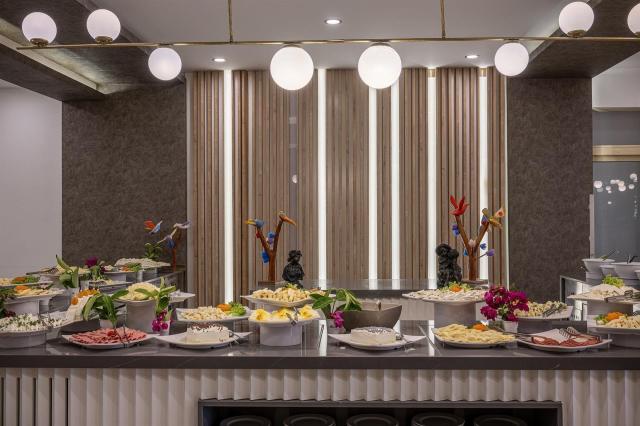 L'Oceanica Beach Resort Hotel