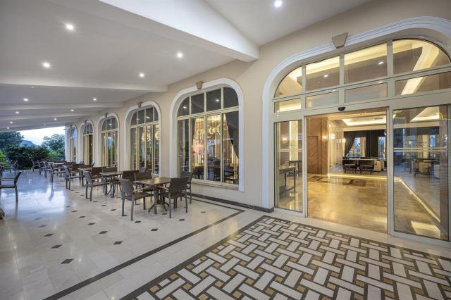 L'Oceanica Beach Resort Hotel