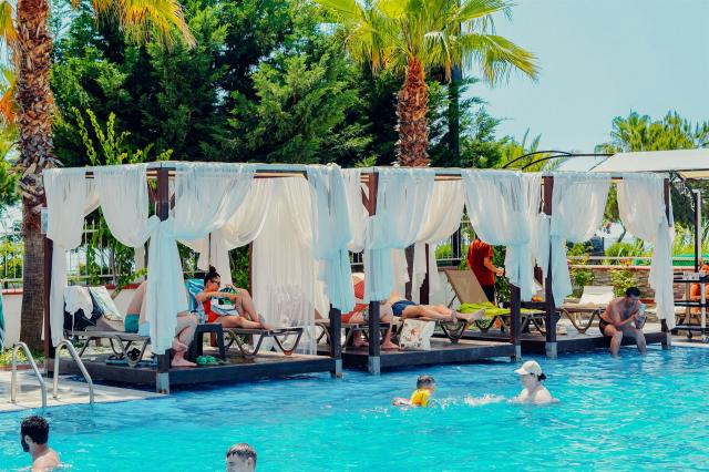 Sey Beach Hotel & Spa