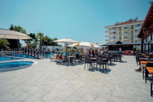 Sey Beach Hotel & Spa