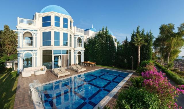 Rubi Platinum Hotel