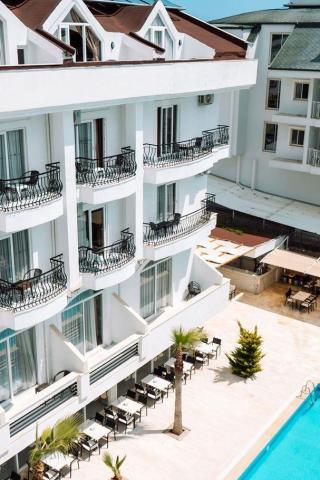 Beso Beach Hotel