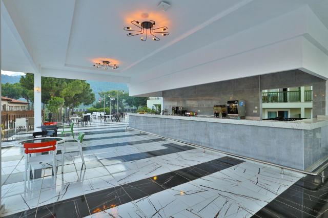 Crystal Flora Beach Resort