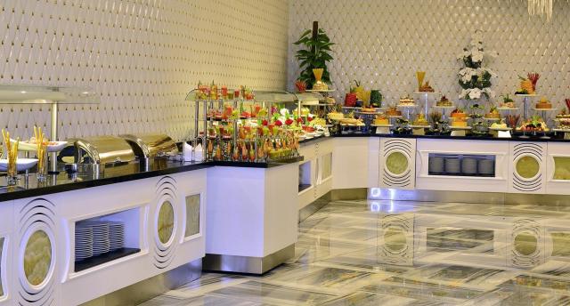 Azura Deluxe Resort & Spa Hotel 