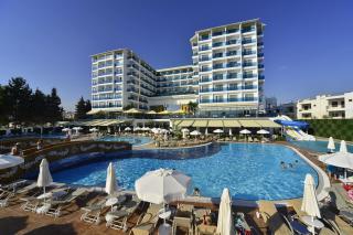 Azura Deluxe Resort & Spa Hotel 