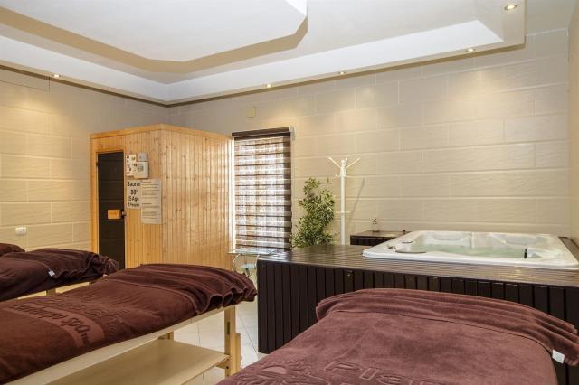 Desert Rose Hotel 